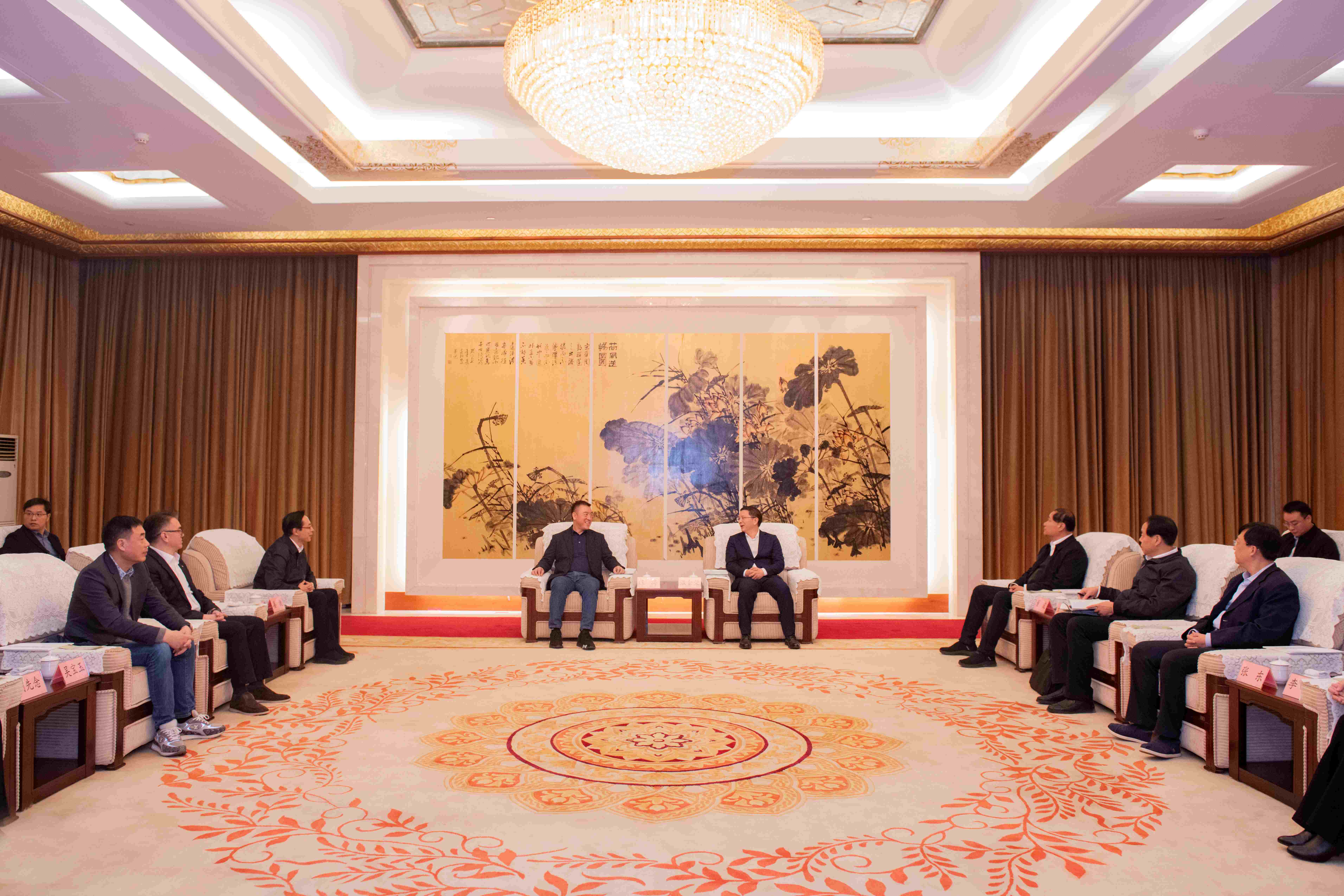 公海彩船科技董事长陈涛带领深圳市和惠州市企业家前往济宁市考察交流 